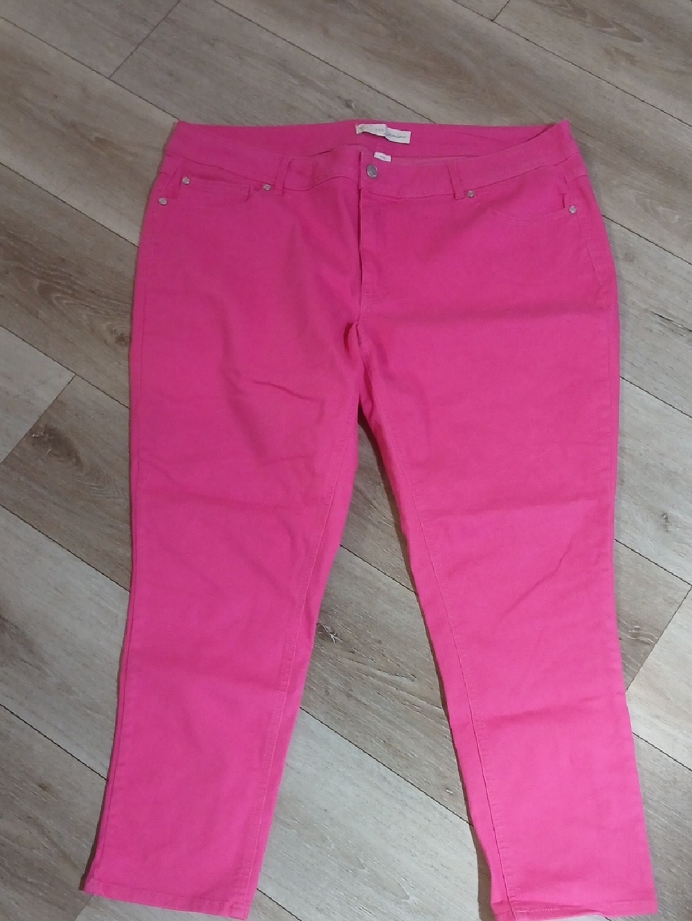 Bright Pink Cropped Jeans — Slim Ankle Fit
